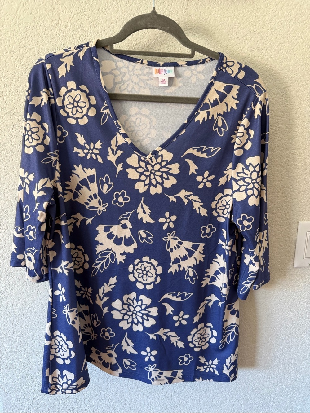 LuLaRoe Navy & Cream Floral V-Neck Long Sleeve Top